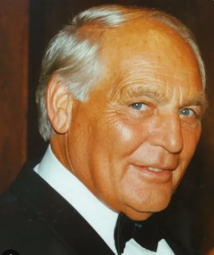 Gerrit van der Valk 1928 - 2009